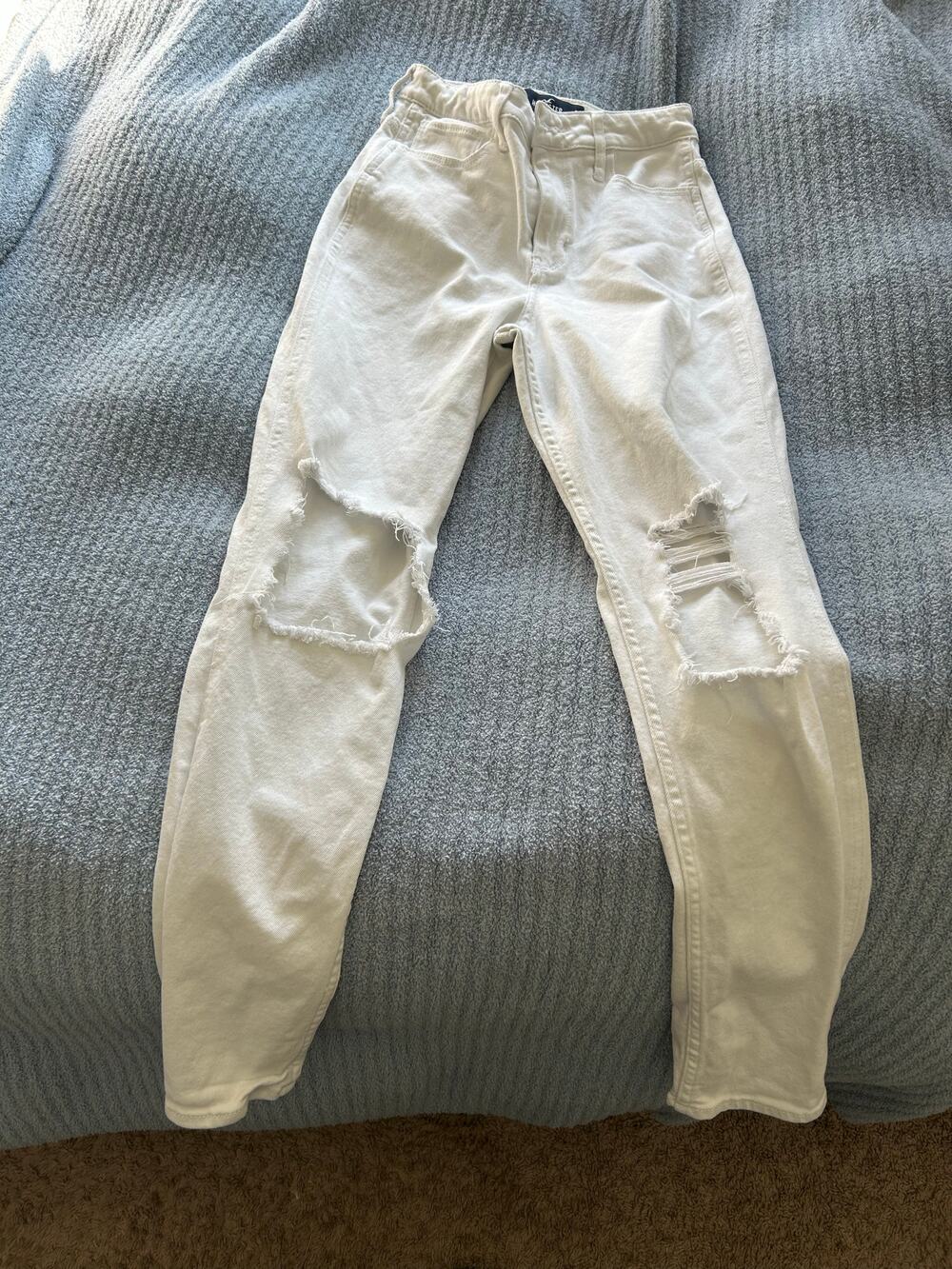 Hollister Ultra High Rise Mom Jeans 3R
